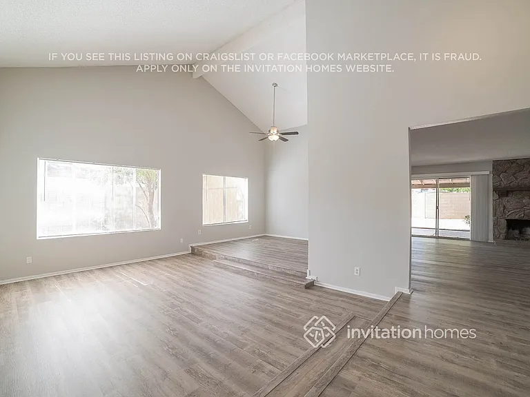 2902 W Sandra Ter — Photo 2