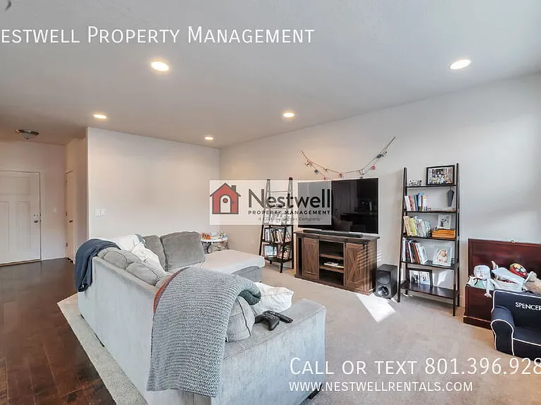 4159 N Fremont Dr — Photo 4
