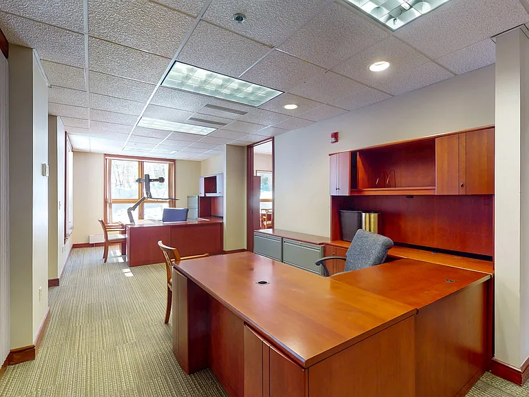 10 Mill Pond Ln #1 — Photo 3