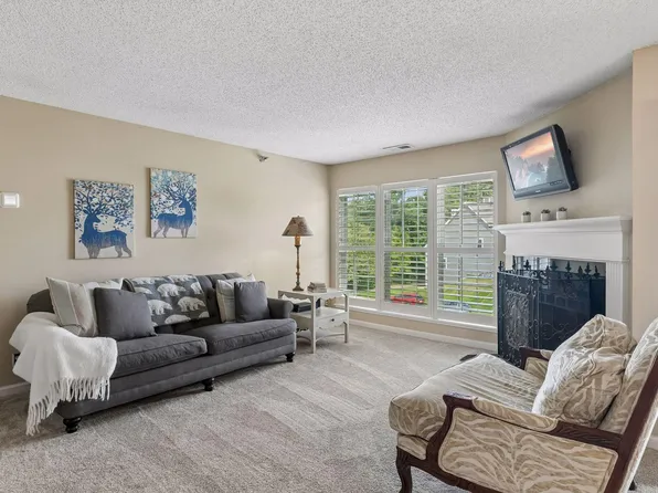 6155 Chasewood Pkwy APT 201, Minnetonka, MN 55343