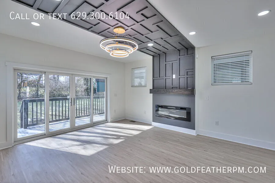 Building Photo - 402B E Trinity Ln