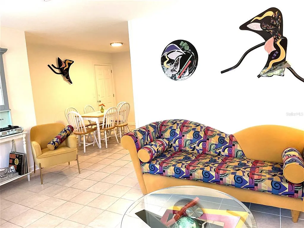 3 bed, 1.0 bath, 1337 sqft, $2,500 — Photo 4