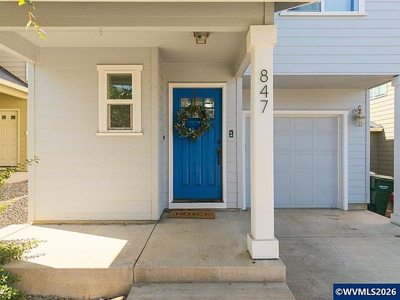 3rd image of 847 Crouchen St NW