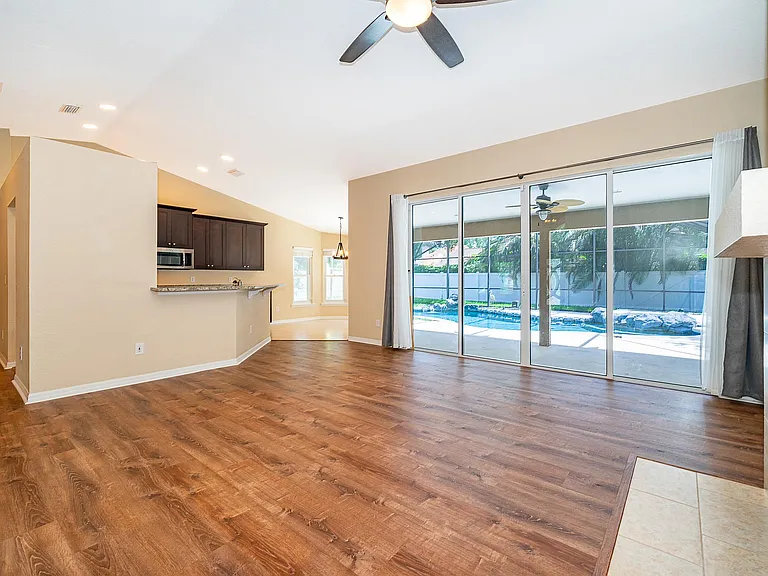 7709 Apple Tree Cir — Photo 6