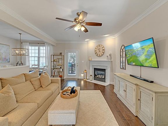 HW Floors throughout main level