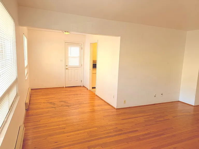 1636 SE Taylor St #1-8 — Photo 2