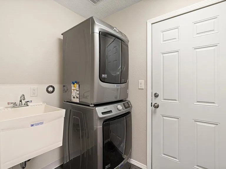 6136 Vaughn Dr NE — Photo 15