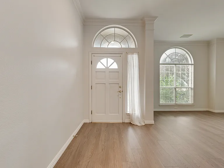 9301 Preston Trl — Photo 5