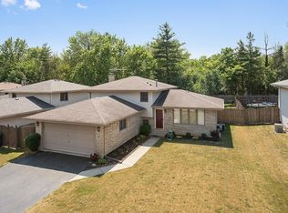 811 Pine Needle Ln, Joliet, IL 60432