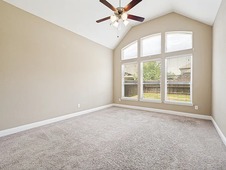 2449 Kingsgate Dr — Photo 5