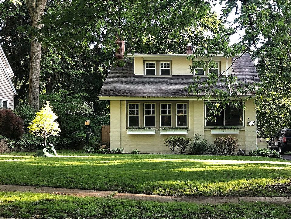 1st image of 587 Palisades Dr