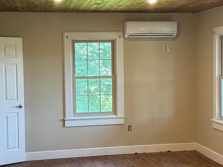 1061 Applewood Rd — Photo 5
