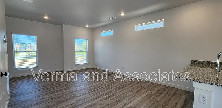 1091 Kentucky Ave — Photo 14