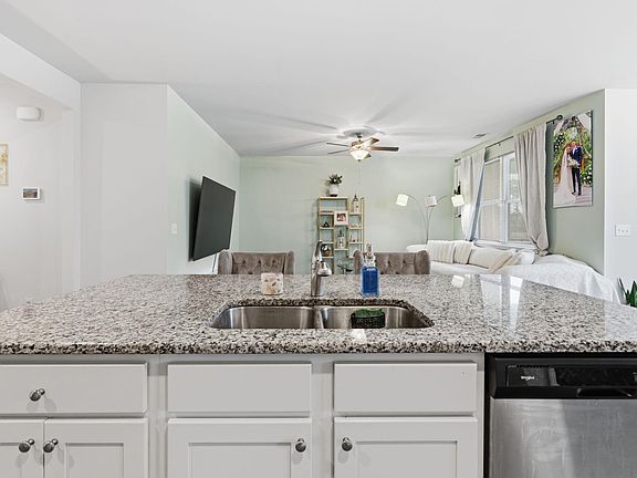 3rd image of 2261 Blackthorn Dr.