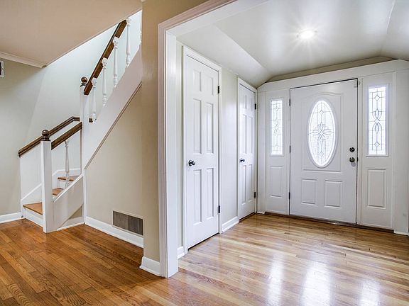 3rd image of 744 Grandview Pl