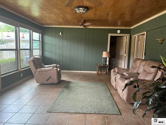 2nd image of 1903 Howard Dr