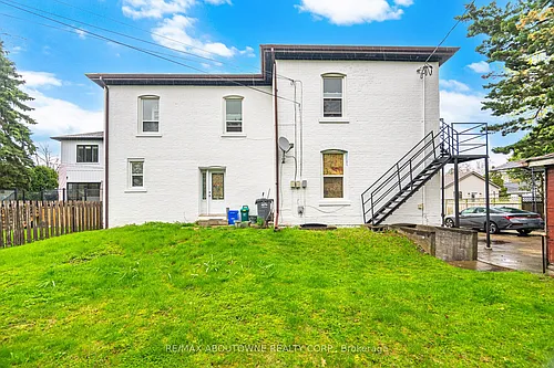 486 Holtby Ave Photo 1