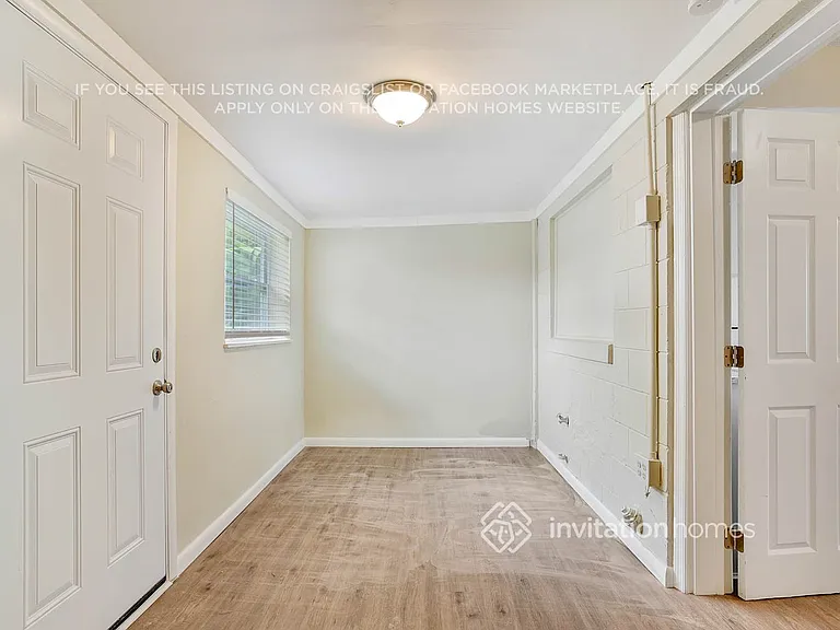 4033 Castlegate Dr — Photo 9