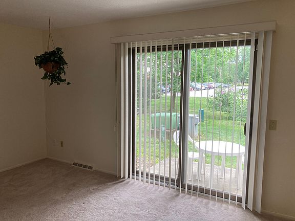 3rd image of 5587 Rainier Ct