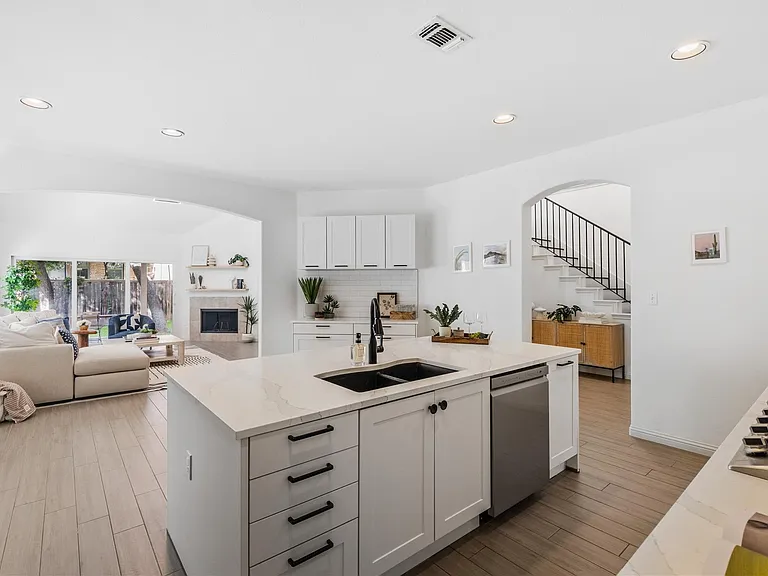 3831 Sapphire Loop — Photo 8
