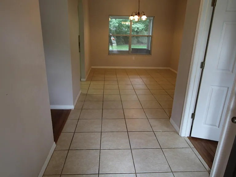 S7713-2 - Front Door Foyer