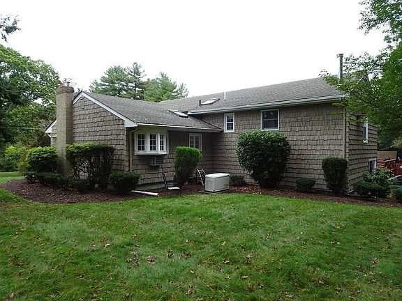 3rd image of 3 Lincolnwood Dr