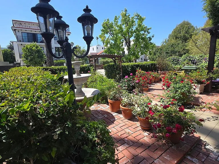 Warm & Welcoming Home Near Melrose with Room to Live, Work & Create — Photo 15