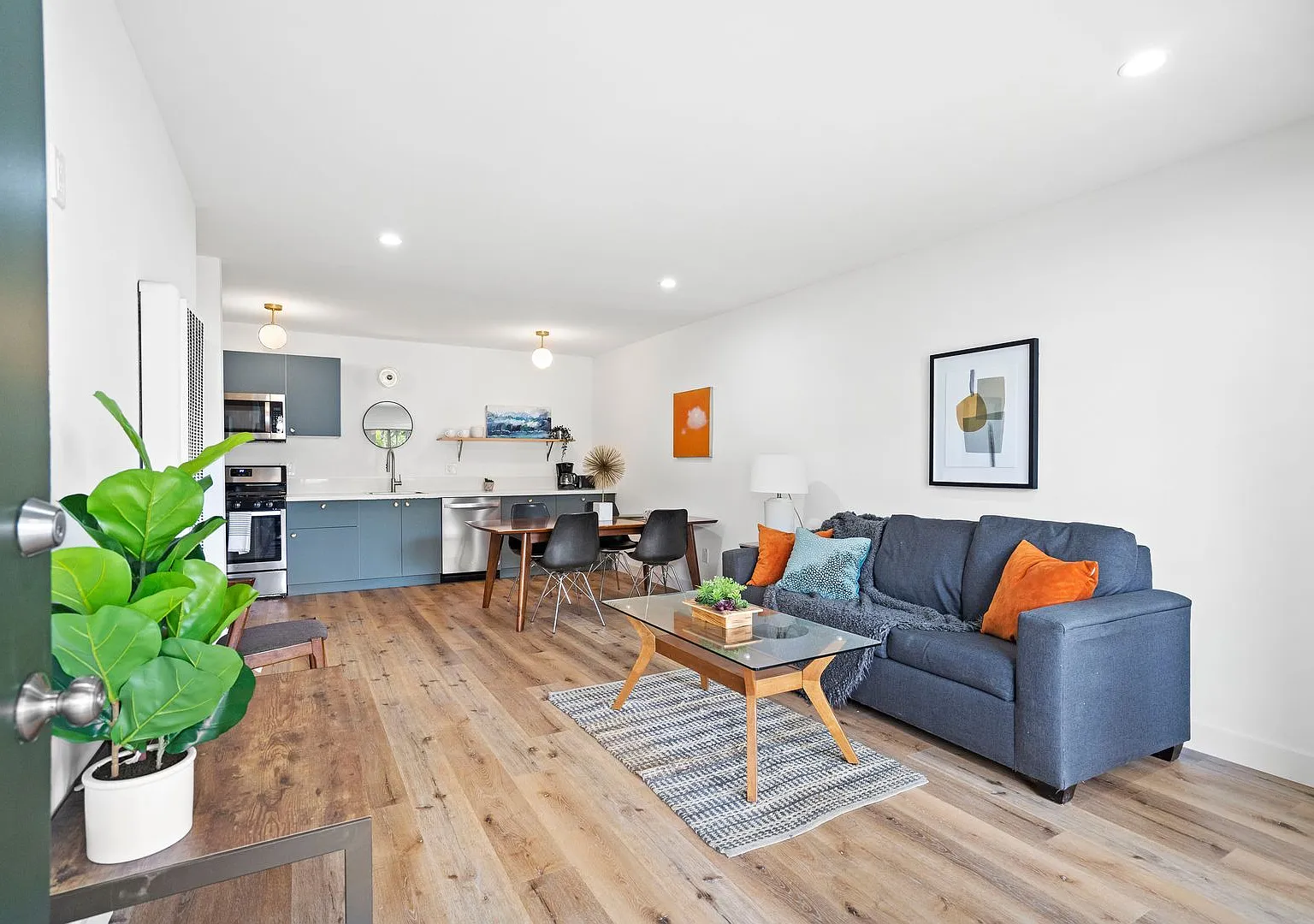 Individual Bungalows: All 1 Bedroom/ 1 Bath Units All With Large Private Yards. — Photo 2