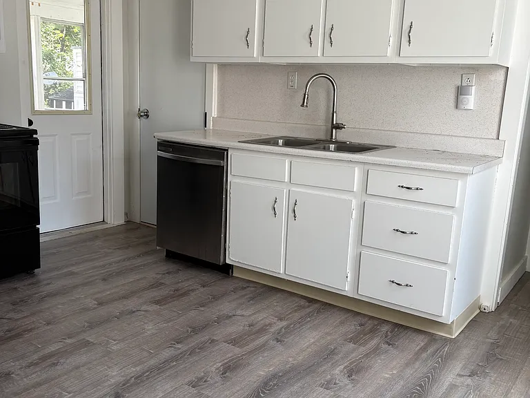 301 Maine St #1 — Photo 2