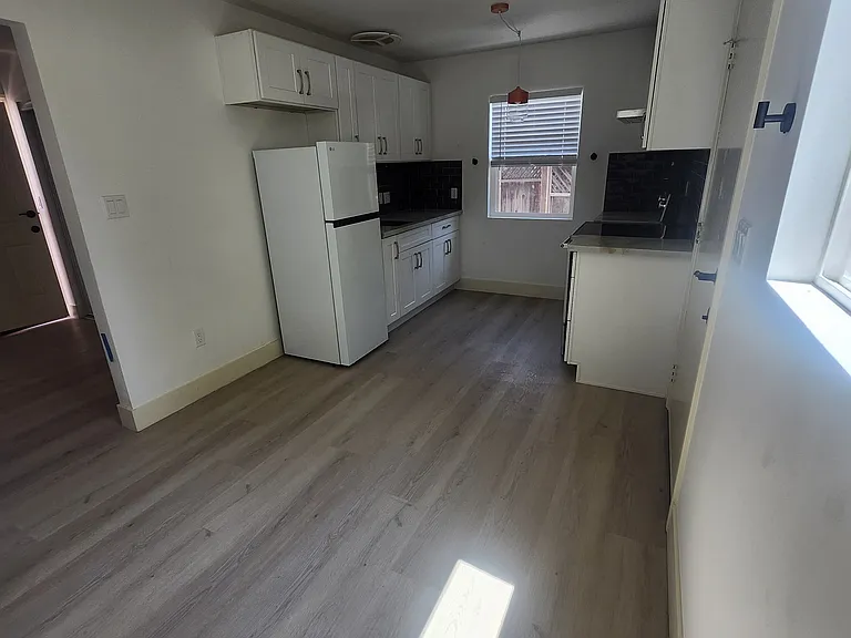 1111 S Rimpau Blvd — Photo 6