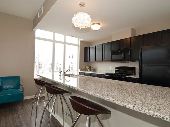 3rd image of 1400 Wealthy St SE #1415-203