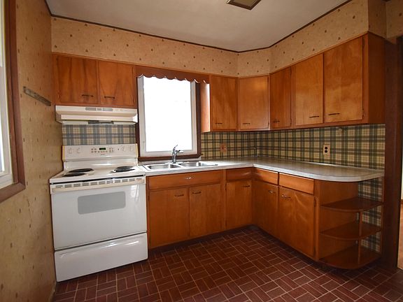 3rd image of 250 Stinson Street