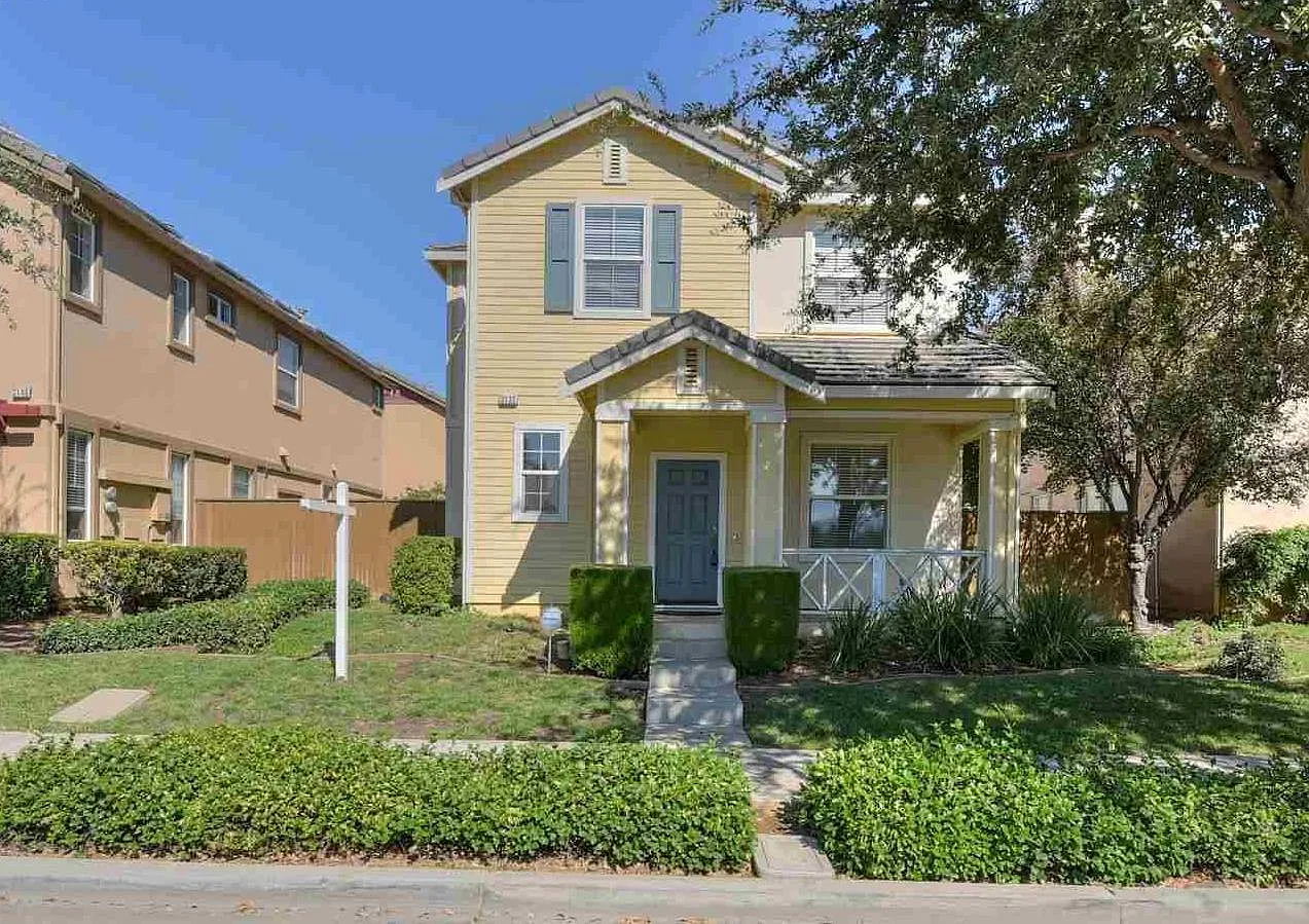 3132 Mills Dr — Photo 1