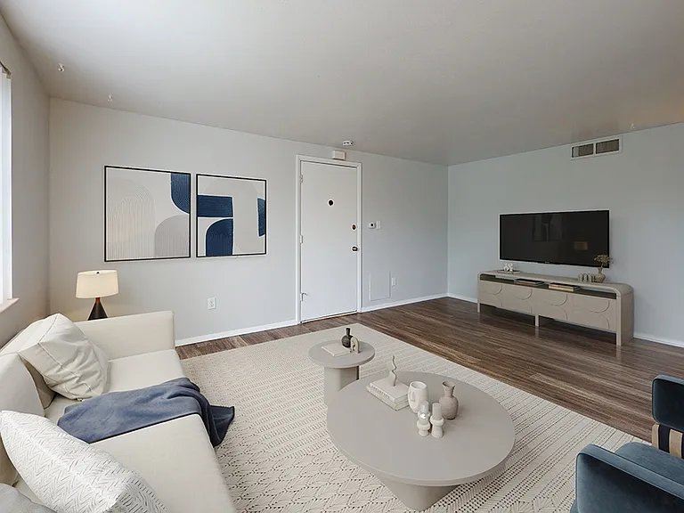 South Majestic — Photo 6
