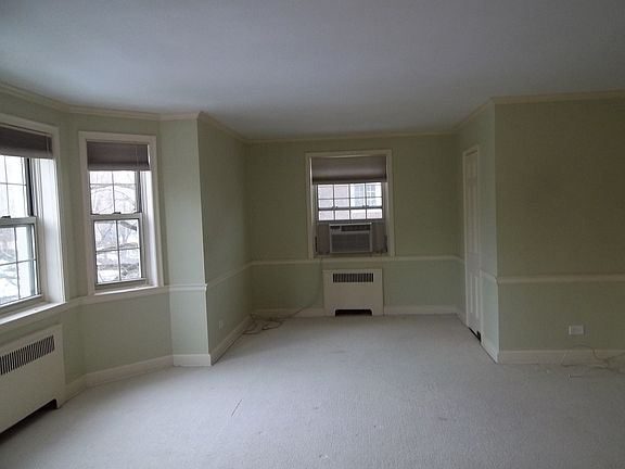 2nd image of 8 Chateaux Cir APT 8E