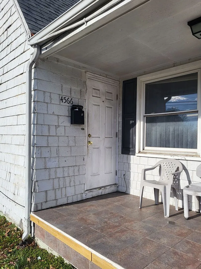 4566 Hampshire Ave — Photo 3