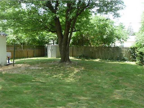 3rd image of 5530 Primrose Ave