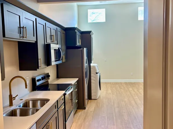 309 6th St #102, Burlington, IA 52601