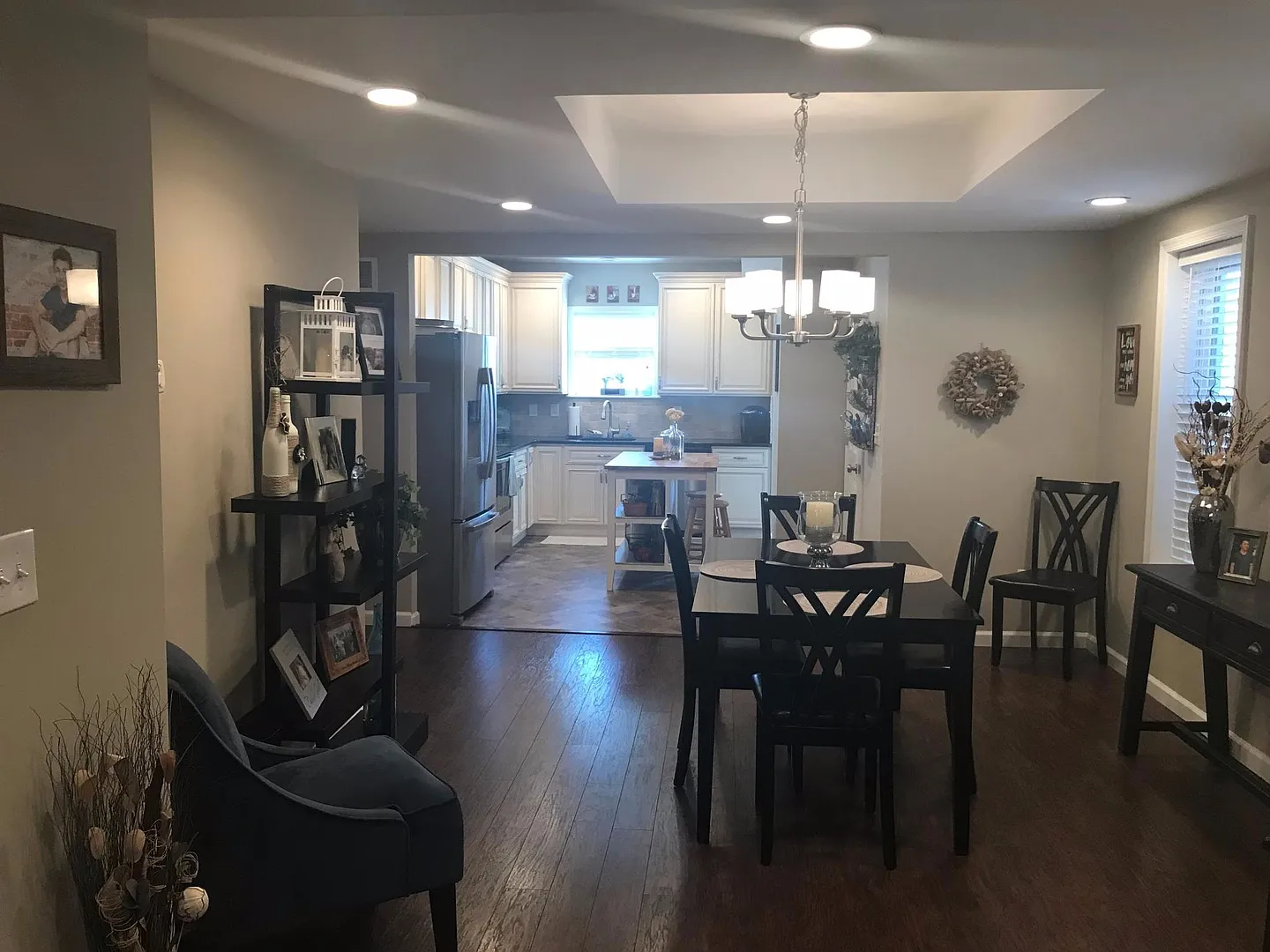 Beautiful 4 bedroom, 2.5 bath home — Photo 4