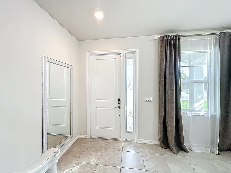 1240 Eucalyptus Dr — Photo 7