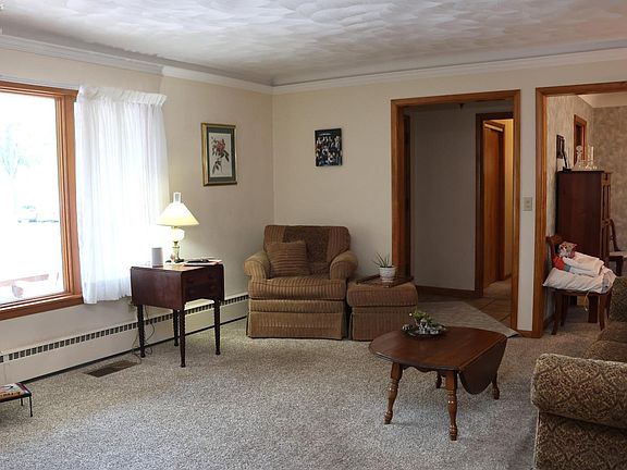 5th image of 715 Maplewood St