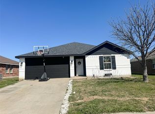 107 Maned Dr, Sanger, TX 76266