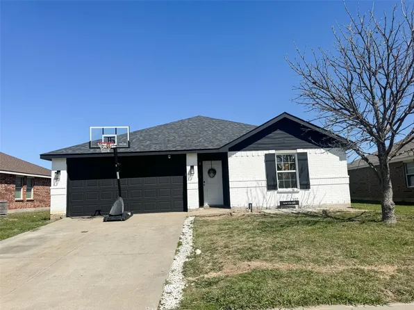 107 Maned Dr, Sanger, TX 76266