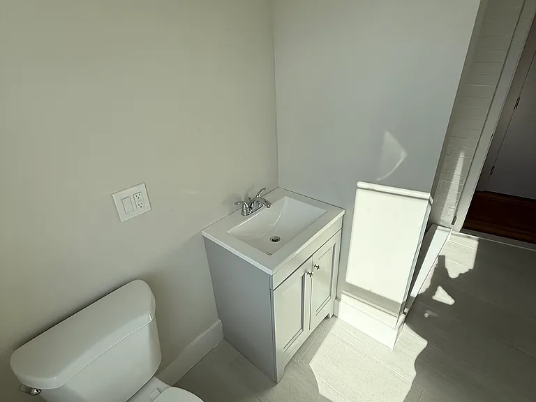 360 Campbell Ave #1 — Photo 5