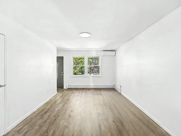 E 68th St — Photo 3