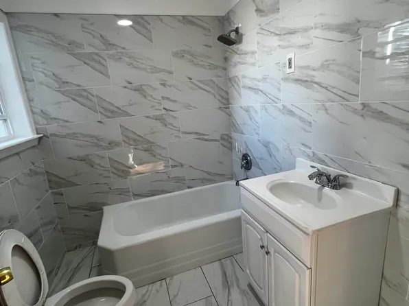 2445 S Franklin St, Philadelphia, PA 19148
