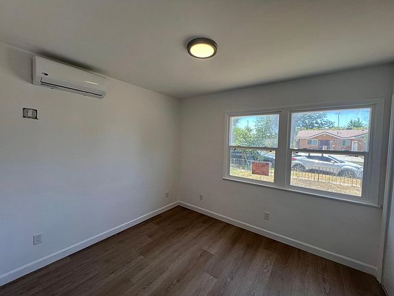 5th image of 16433 Gledhill St