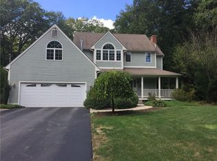 84 Rowe Dr, Cranston, RI 02921