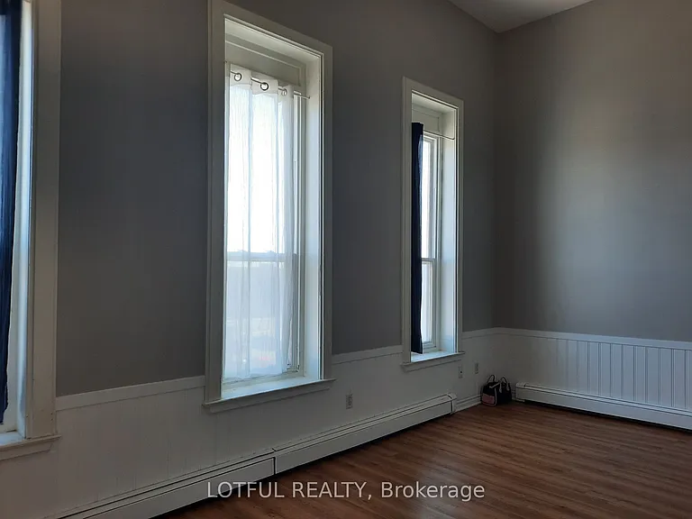 192 King St W #301 — Photo 7