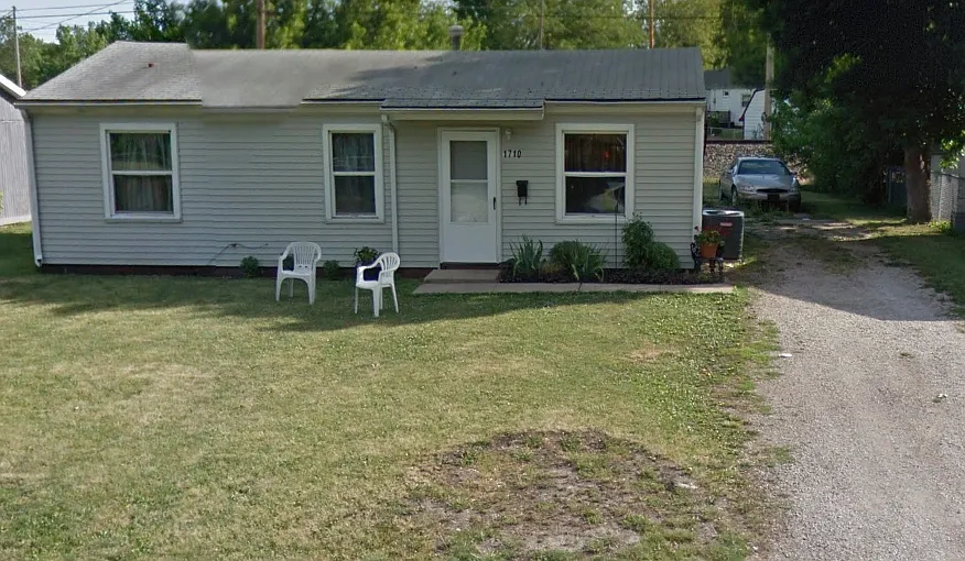 1710 Hedge Rd photo 1